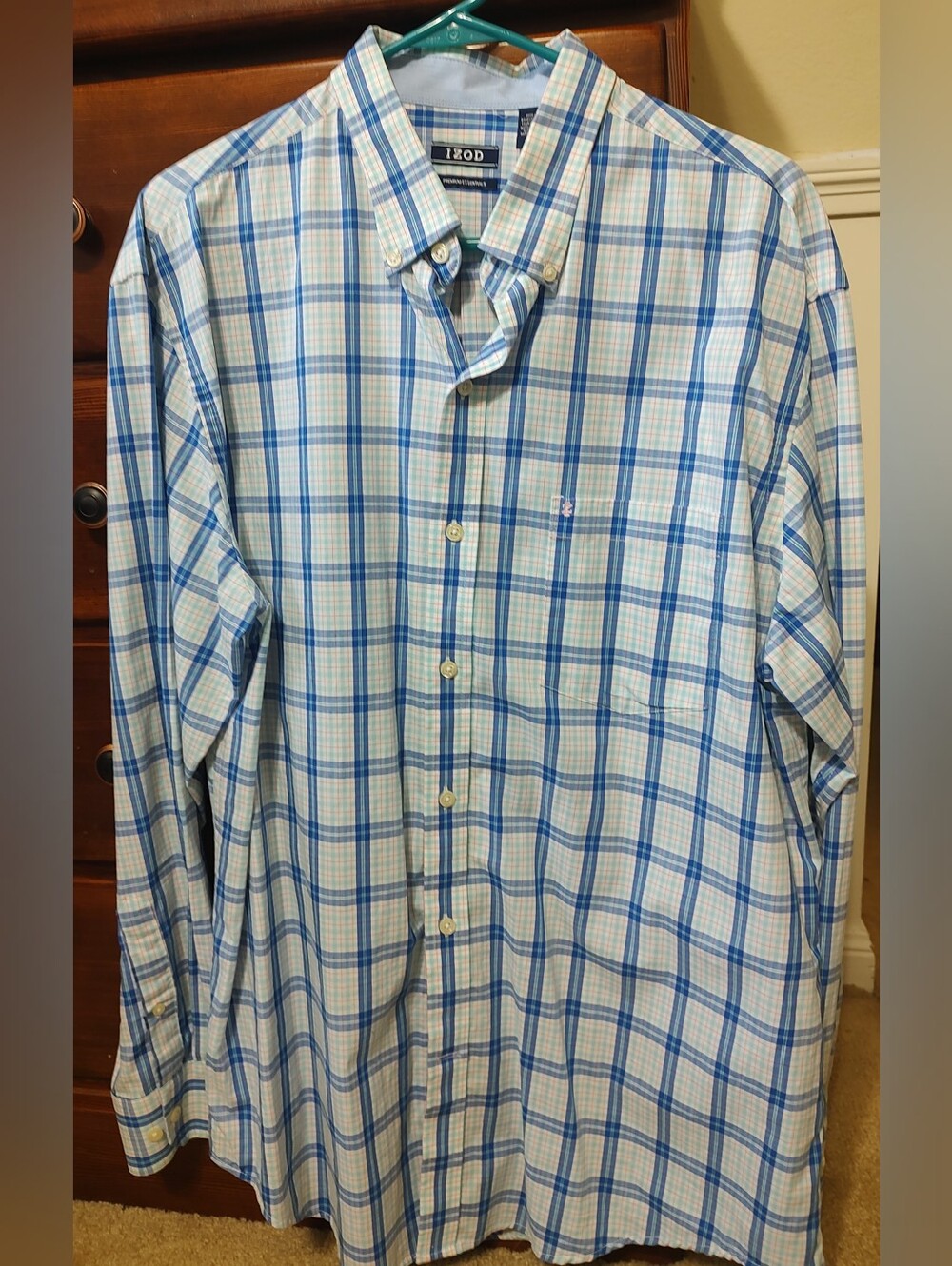 Izod Men's Light Blue and White Plaid Button-Down Shirt Size Large